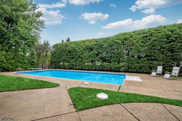 7 Glendale Ln, Fairfield Twp., NJ 07004
