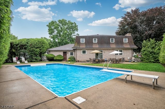 7 Glendale Ln, Fairfield Twp., NJ 07004