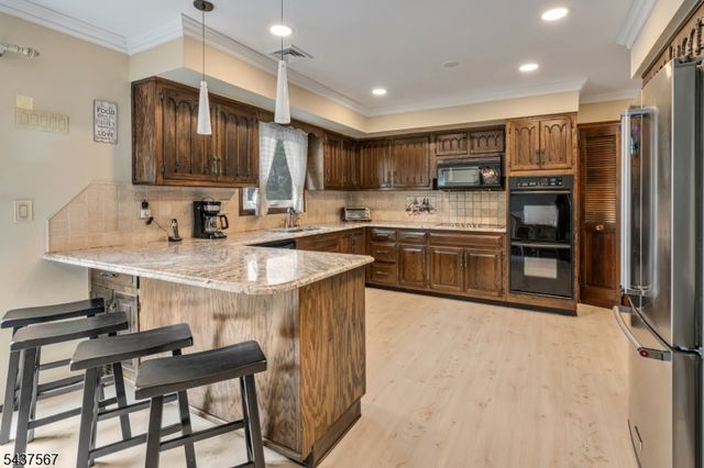 7 Glendale Ln, Fairfield Twp., NJ 07004