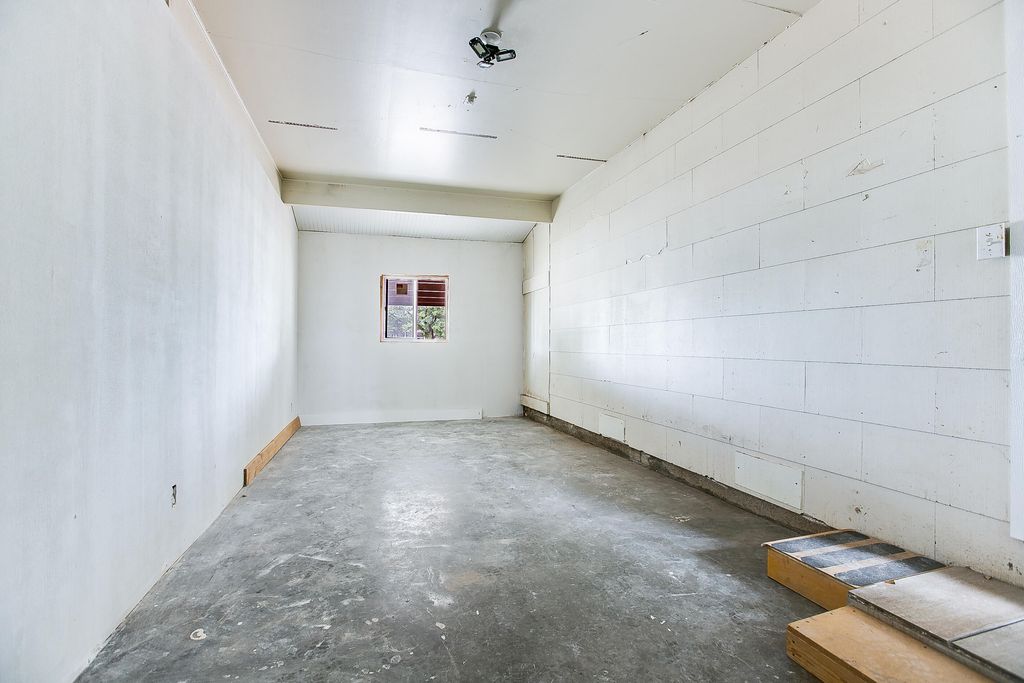 Image 15 of property listing at 2321 Jomar Street, San Angelo, TX 76901