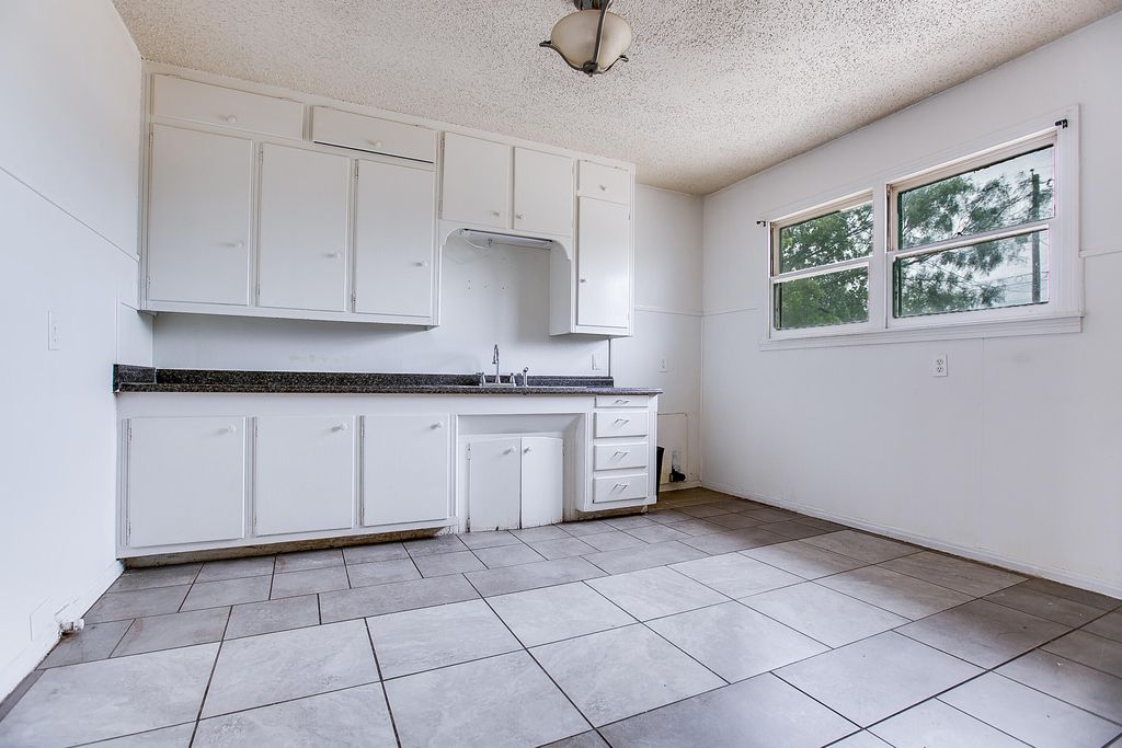 Image 6 of property listing at 2321 Jomar Street, San Angelo, TX 76901