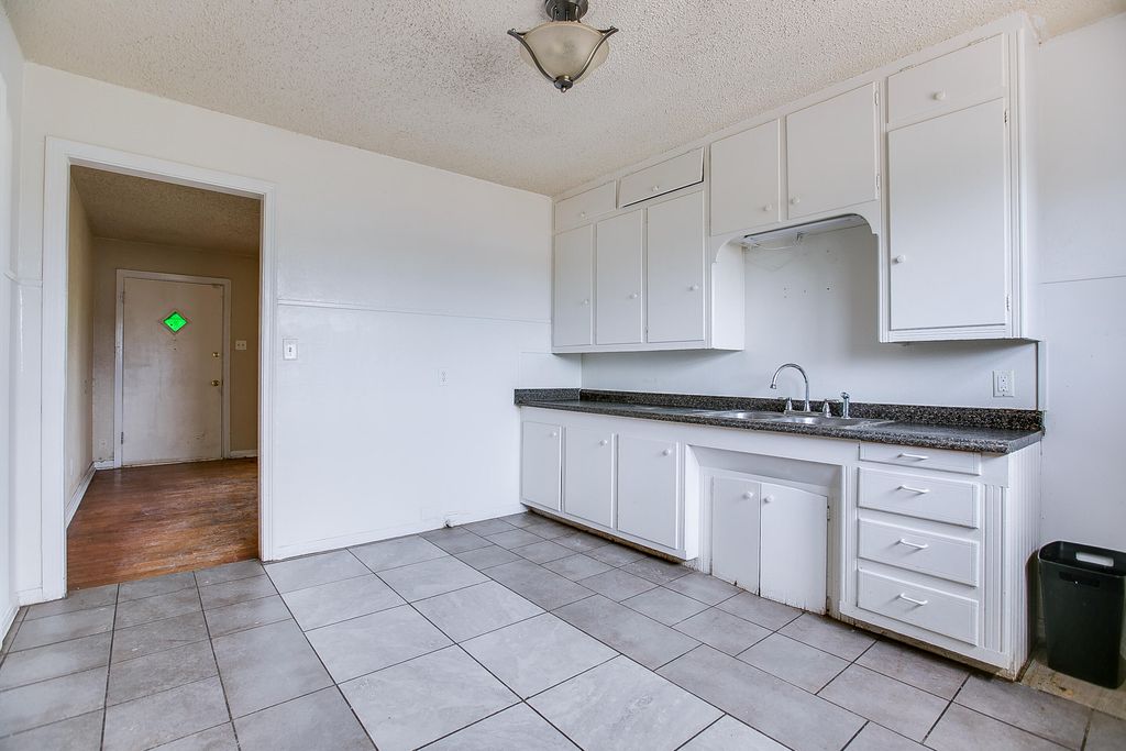 Image 7 of property listing at 2321 Jomar Street, San Angelo, TX 76901