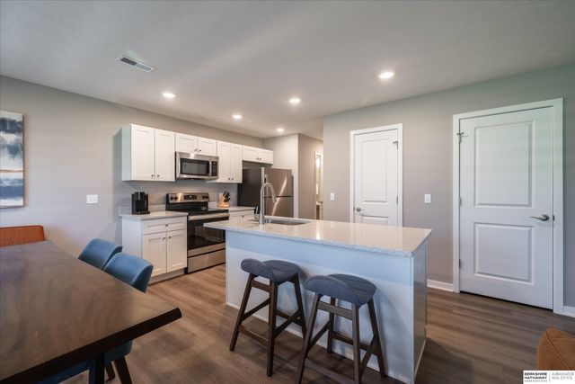 17062 Hawthorne Avenue, Omaha, NE 68118