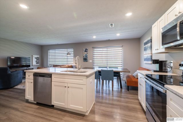 17062 Hawthorne Avenue, Omaha, NE 68118
