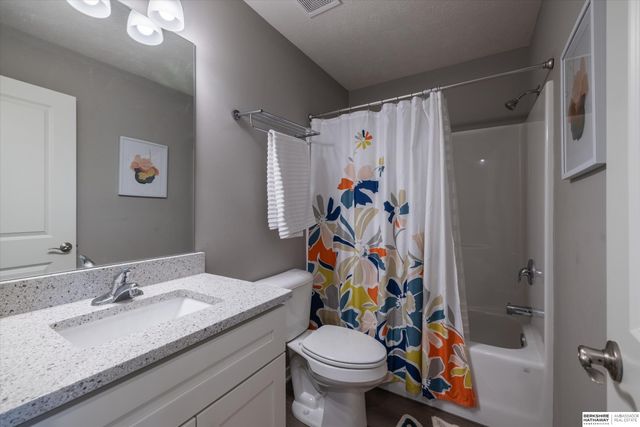 17062 Hawthorne Avenue, Omaha, NE 68118