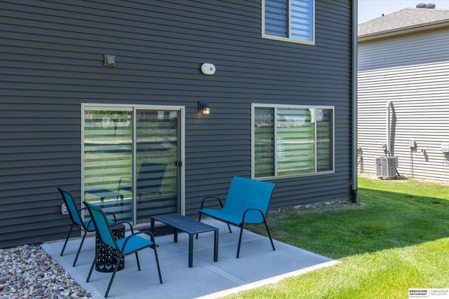 17062 Hawthorne Avenue, Omaha, NE 68118