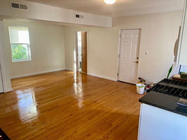 123 Thorndike 2L, Cambridge, MA 02141