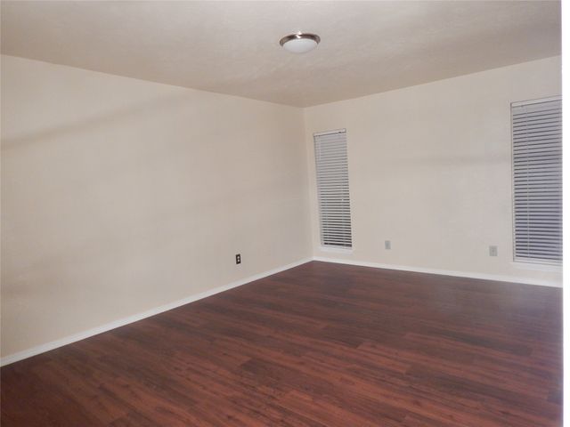 506 Redwood Drive, Grand Prairie, TX 75052