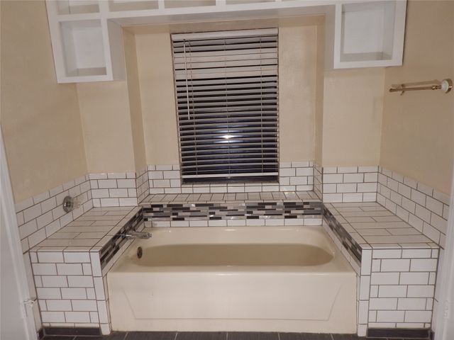 506 Redwood Drive, Grand Prairie, TX 75052