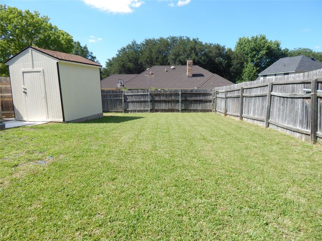 506 Redwood Drive, Grand Prairie, TX 75052
