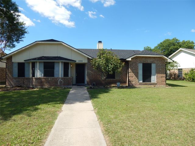 506 Redwood Drive, Grand Prairie, TX 75052
