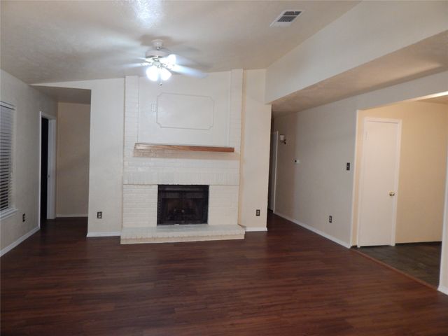 506 Redwood Drive, Grand Prairie, TX 75052