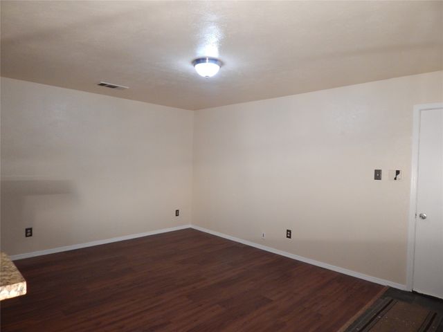 506 Redwood Drive, Grand Prairie, TX 75052