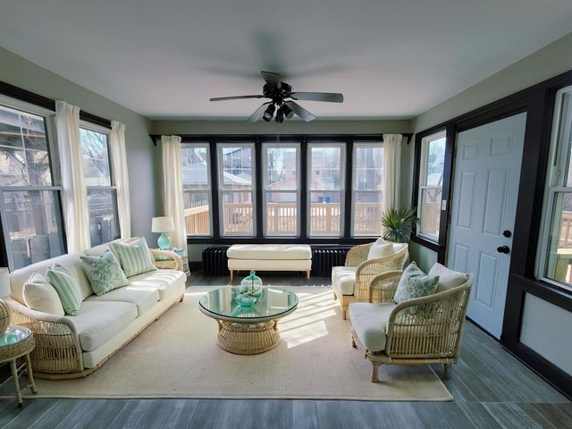 1006 Laurel Avenue, Saint Paul, MN 55104