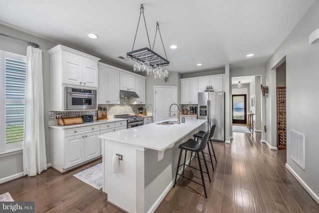 147 LONG POINT DR, Fredericksburg, VA 22406