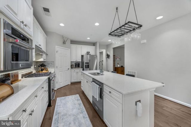 147 LONG POINT DR, Fredericksburg, VA 22406