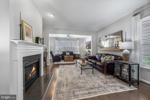 147 LONG POINT DR, Fredericksburg, VA 22406