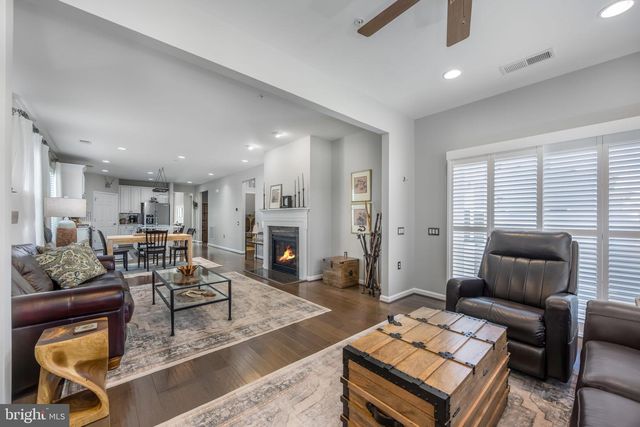 147 LONG POINT DR, Fredericksburg, VA 22406