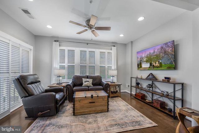 147 LONG POINT DR, Fredericksburg, VA 22406