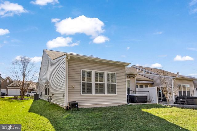 147 LONG POINT DR, Fredericksburg, VA 22406