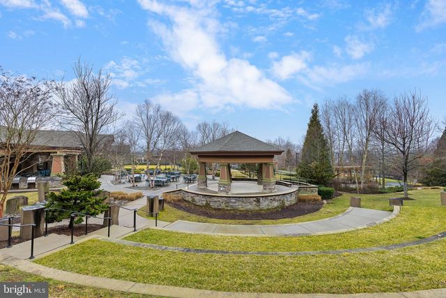 147 LONG POINT DR, Fredericksburg, VA 22406