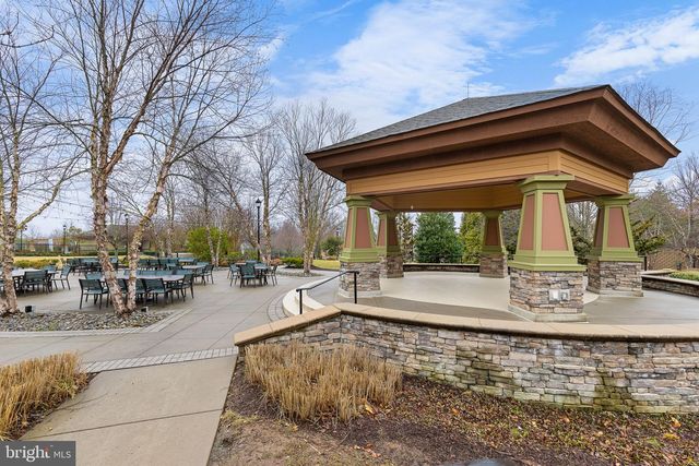 147 LONG POINT DR, Fredericksburg, VA 22406