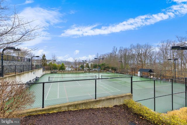 147 LONG POINT DR, Fredericksburg, VA 22406