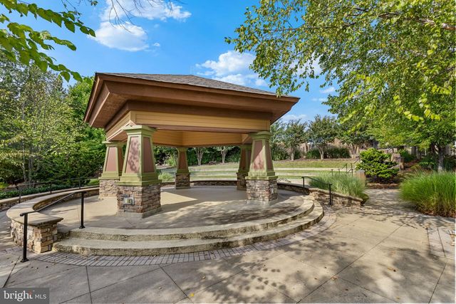 147 LONG POINT DR, Fredericksburg, VA 22406