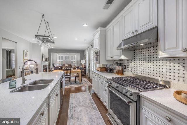 147 LONG POINT DR, Fredericksburg, VA 22406