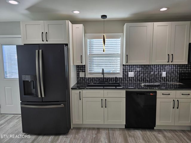 116 Chestnut Hill Rd, Oak Ridge, TN 37830