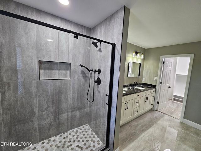 116 Chestnut Hill Rd, Oak Ridge, TN 37830