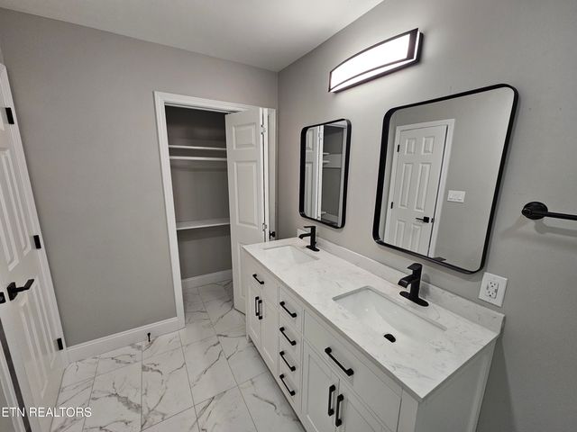 116 Chestnut Hill Rd, Oak Ridge, TN 37830