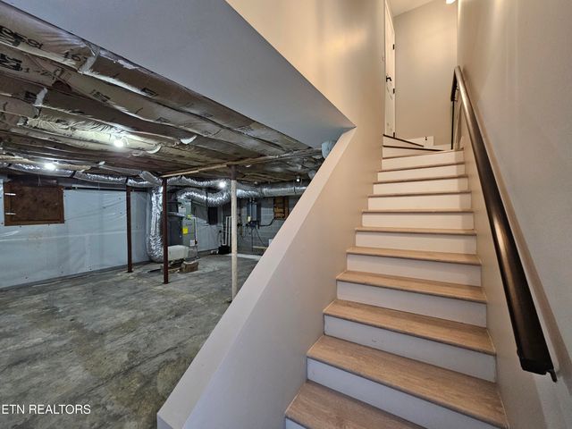 116 Chestnut Hill Rd, Oak Ridge, TN 37830