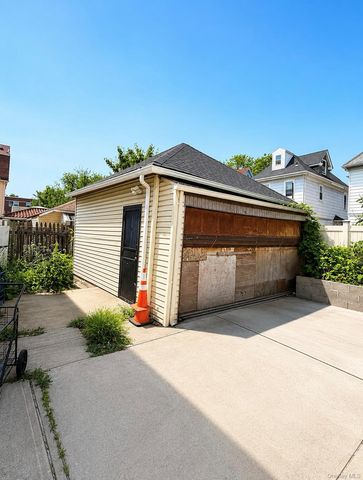 9425 54th Avenue, Elmhurst, NY 11373