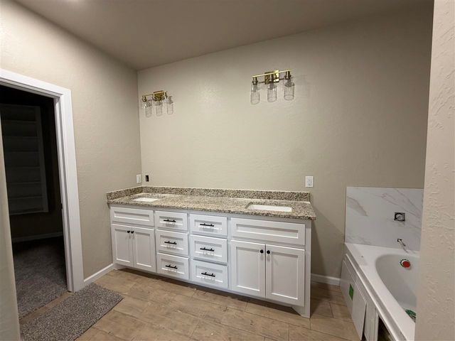 2604 SW 68th St, Lawton, OK 73505