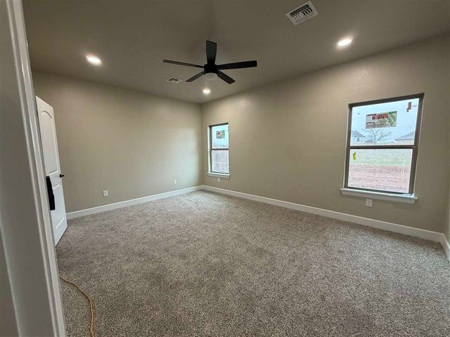 2604 SW 68th St, Lawton, OK 73505