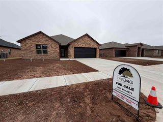 2604 SW 68th St, Lawton, OK 73505