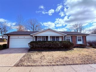 1864 Redcoat Drive, Maryland Heights, MO 63043