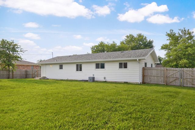 122 W Charles Street, Republic, MO 65738