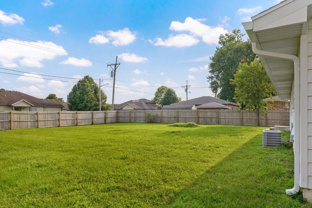 122 W Charles Street, Republic, MO 65738