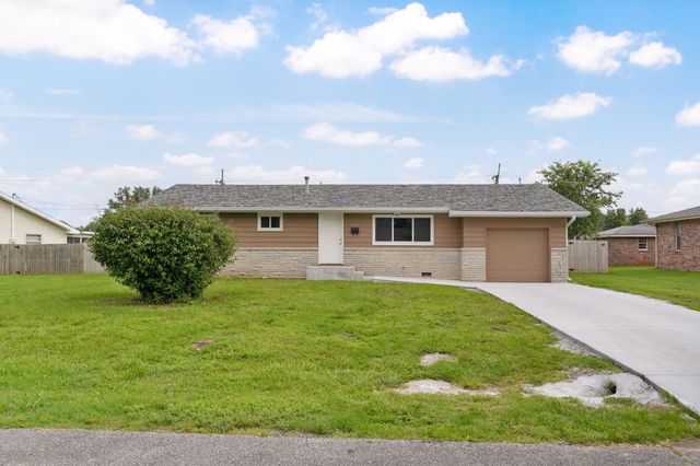 122 W Charles Street, Republic, MO 65738