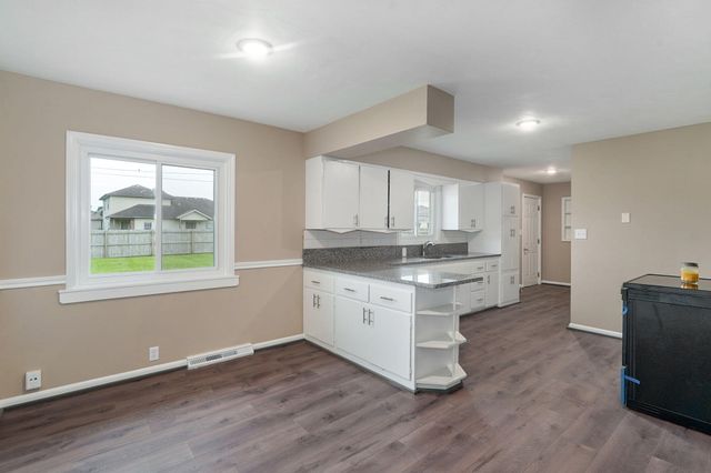 122 W Charles Street, Republic, MO 65738