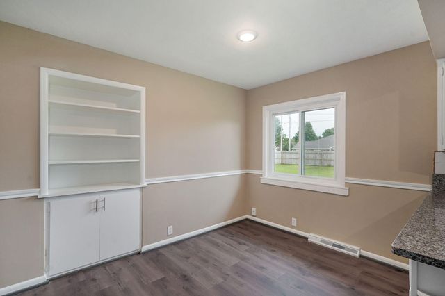 122 W Charles Street, Republic, MO 65738