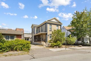 52 Myrtle Street, Manchester, NH 03104
