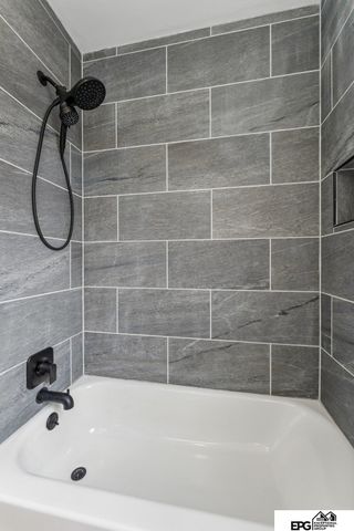 2109 S 61st Avenue, Omaha, NE 68106