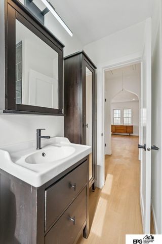 2109 S 61st Avenue, Omaha, NE 68106