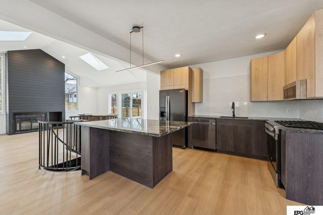 2109 S 61st Avenue, Omaha, NE 68106