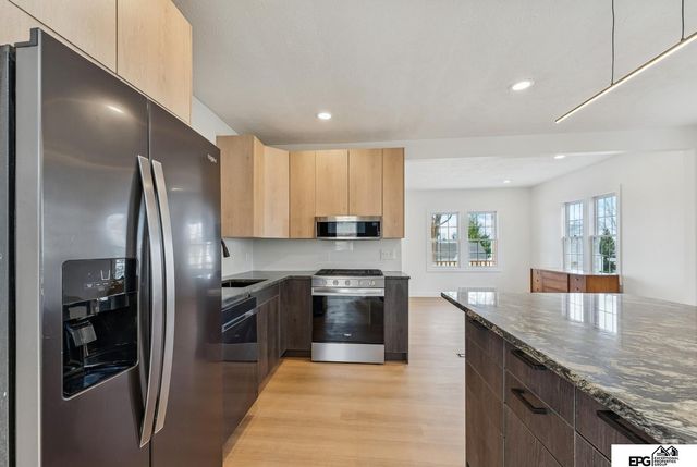 2109 S 61st Avenue, Omaha, NE 68106