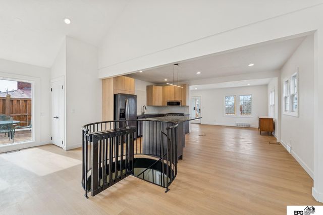 2109 S 61st Avenue, Omaha, NE 68106