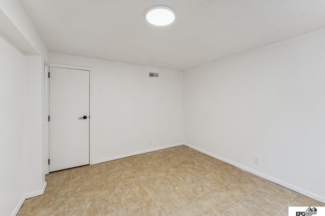 2109 S 61st Avenue, Omaha, NE 68106